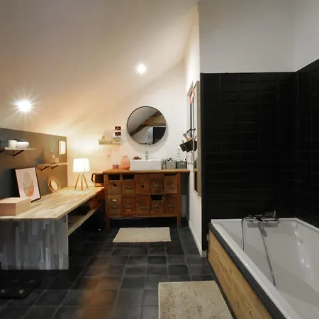 Maison De Charme Et De Loisirs Entre Et Monts Holiday home *
